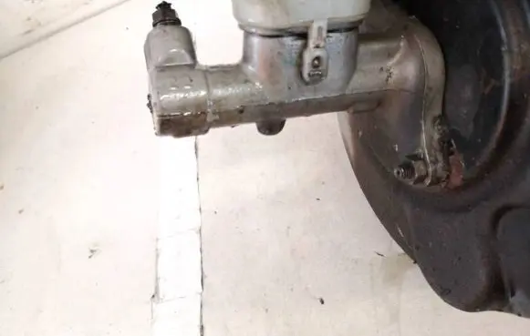 Volkswagen Golf V Master brake cylinder