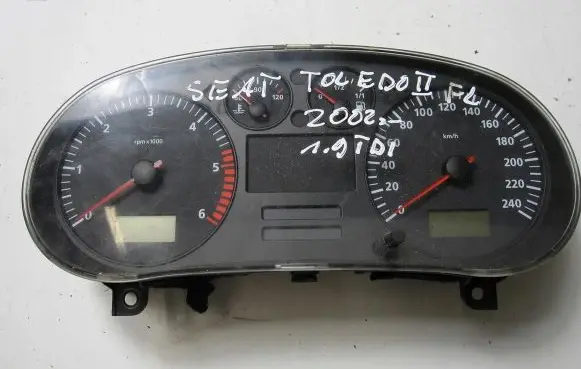 Seat Toledo II (1M) Speedometer (instrument cluster) 1M0920801B