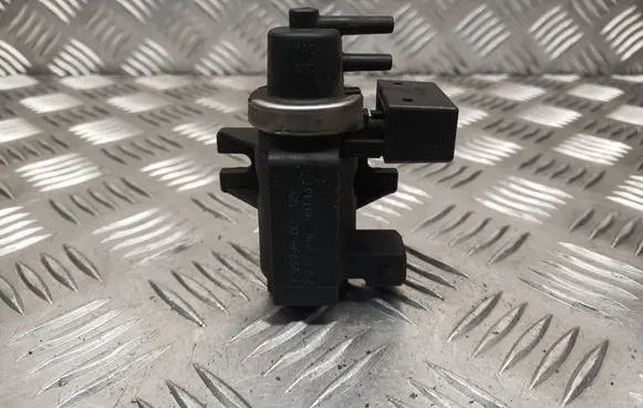 BMW 5 E60 E61 Turbo solenoid valve 2247906 72279600