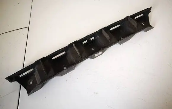Rear bumper mounting bracket