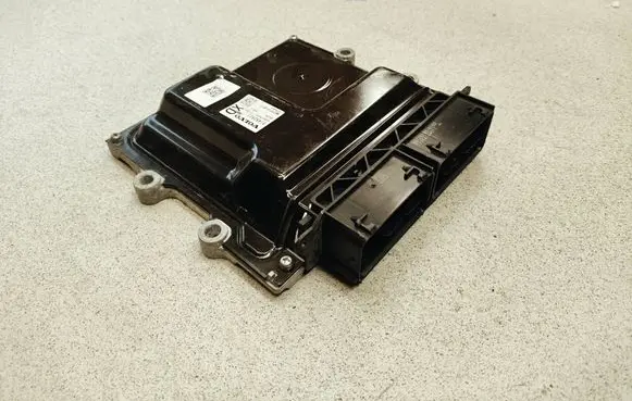 Volvo XC60 Engine control unit/module 31452623 0000516586 MB2797009613
