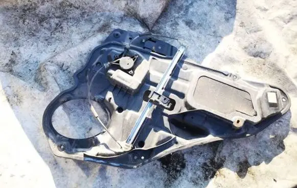 Skoda Octavia Mk2 (1Z) Sliding door window regulator with motor 1z0839655