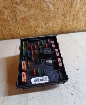 Volkswagen PASSAT B6 Fuse module 3C0937125 20536