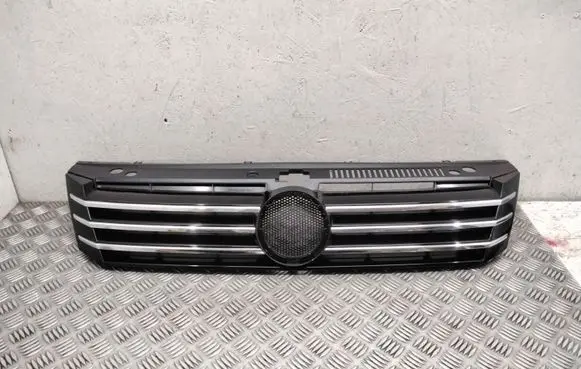 Volkswagen PASSAT B7 Front bumper upper radiator grill 