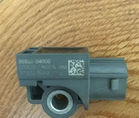 Hyundai Tucson TL Airbag deployment crash/impact sensor 95920B4000 12152016