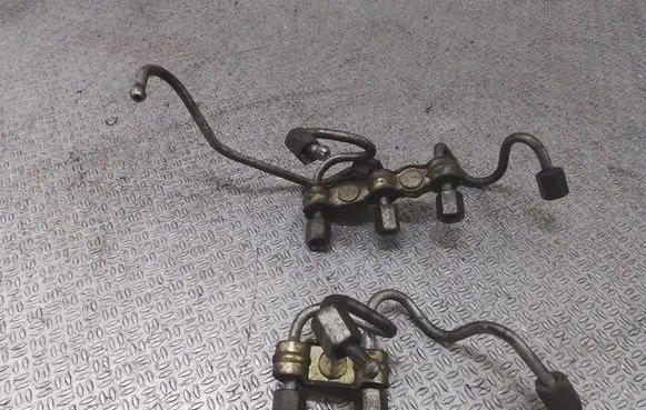 Fuel injector supply line/pipe