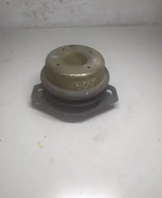 Peugeot 607 Engine mount bracket