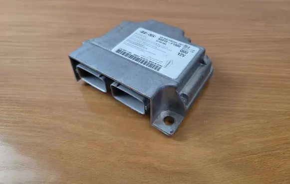 KIA Sportage Airbag control unit/module 95910F1000 631601600 F1ALZB2S11149