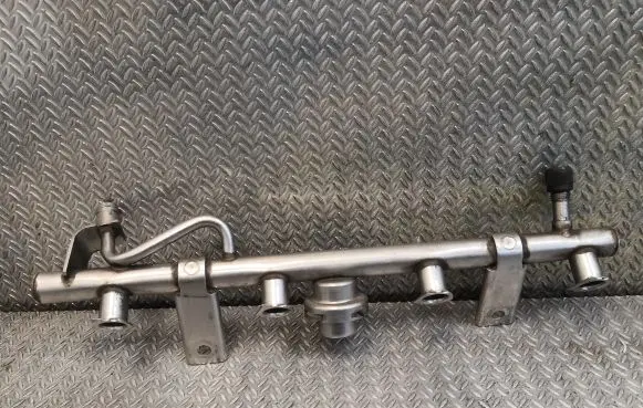 Mercedes-Benz C W203 Fuel main line pipe 1110780292