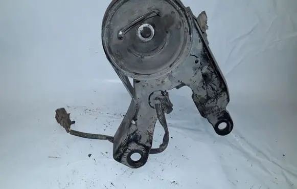 Nissan Murano Z50 Engine mount bracket NOCODE