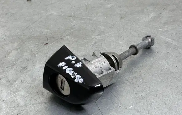 Citroen C4 SpaceTourer Front door lock (next to the handle) 