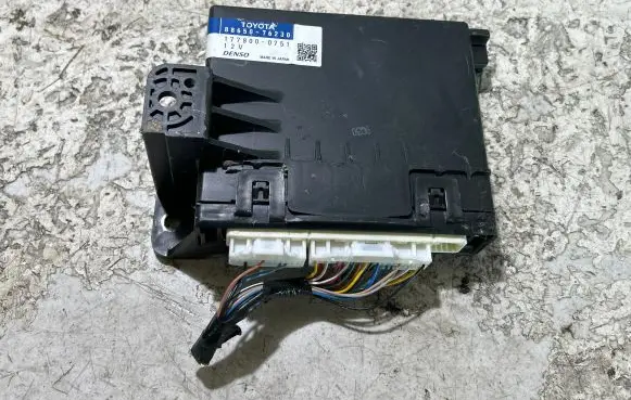 Lexus CT 200H Other control units/modules 8865076230 1778000751
