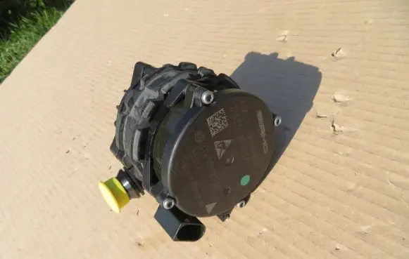 Mercedes-Benz C W206 Water pump A0005009000