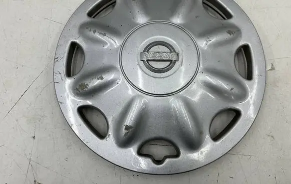 Nissan Primera R15 wheel hub/cap/trim art21015