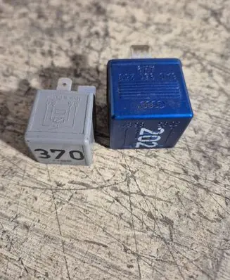 Audi A6 S6 C5 4B Other relay 8D0951253 8A0951253 V23134J52X300