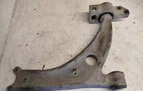 Volkswagen PASSAT B6 Front lower control arm/wishbone 3C0407153B