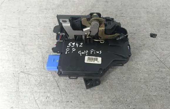 Volkswagen Golf Plus Front door lock 3D1837016