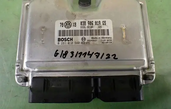Volkswagen PASSAT B5.5 Engine control unit/module ECU