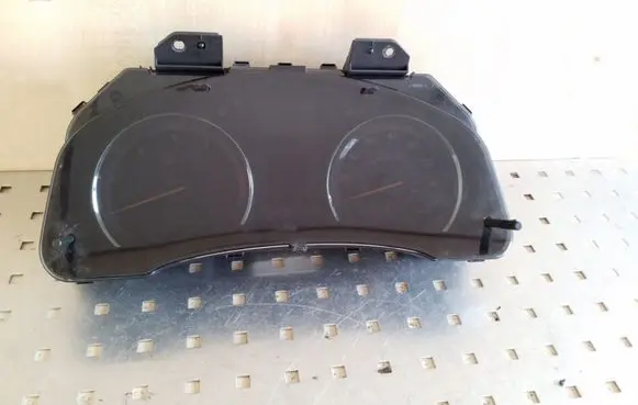 Toyota Avensis T270 Speedometer (instrument cluster) 8380005K00