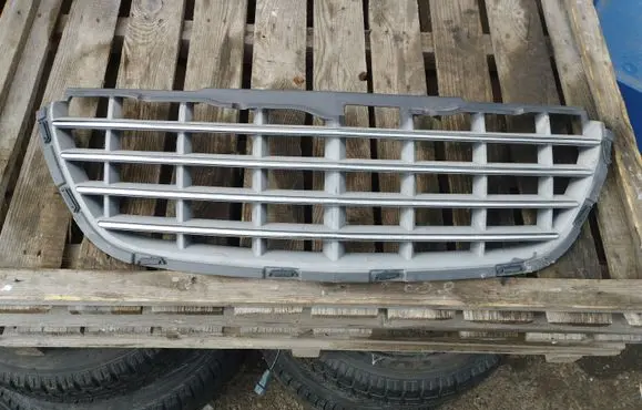 Chrysler Pacifica Front bumper upper radiator grill 04857626AA