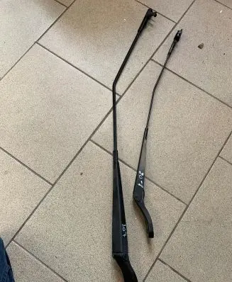 Peugeot 207 Front wiper blade arm