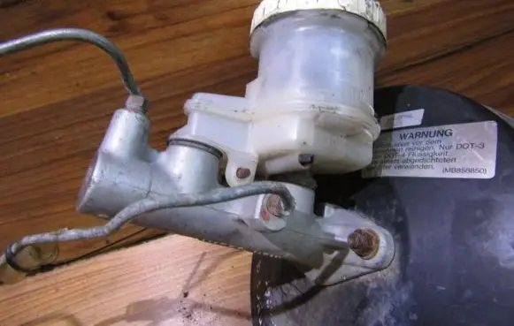 Mitsubishi Lancer Master brake cylinder