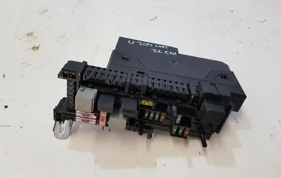 Mercedes-Benz C W204 SAM control unit A2049060305