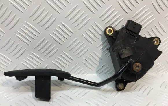 Nissan Micra Accelerator throttle pedal 18002AX700