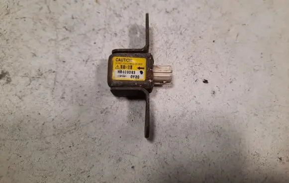 Mitsubishi Montero Airbag deployment crash/impact sensor MR409363