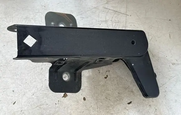 Opel Vivaro Fender mounting bracket 8200523290 93856374