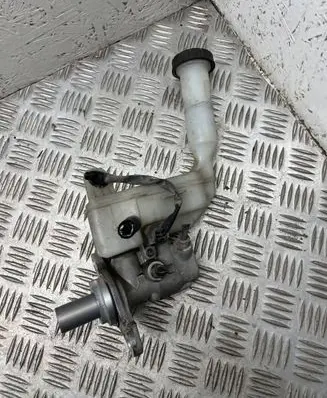 Nissan Juke I F15 Master brake cylinder 32070564