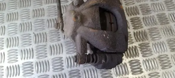 Toyota Auris 150 Front brake caliper