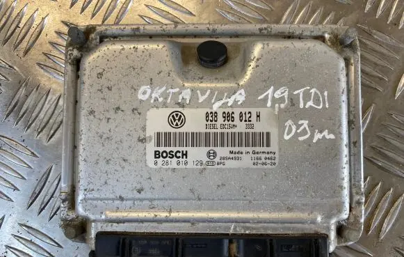 Skoda Octavia Mk1 (1U) Engine control unit/module 038906012H 28SA4931 0281010129