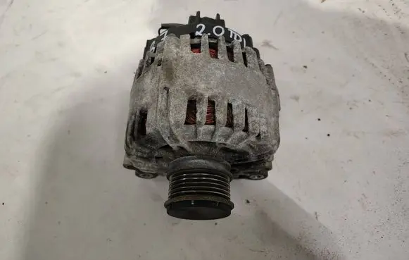 Volkswagen PASSAT B7 Generator/alternator 03L903023B