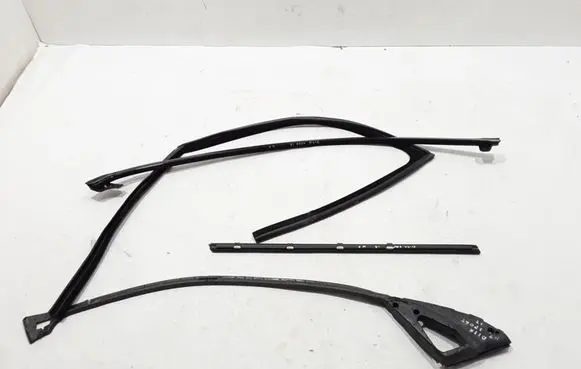Land Rover Discovery Sport Front door rubber seal