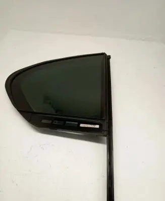 BMW 7 G11 G12 Rear vent window glass 7384216
