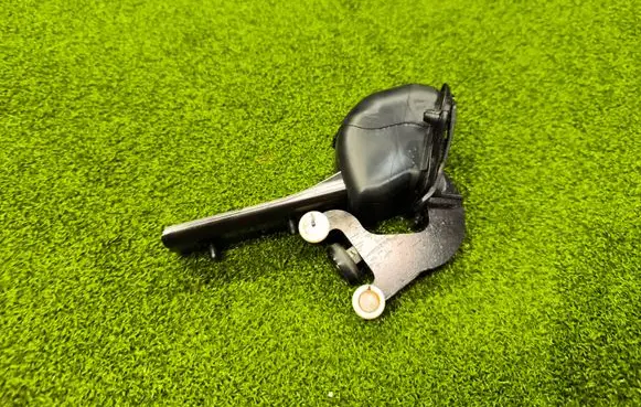 Renault Master III Sliding door middle roller runner 777640623R