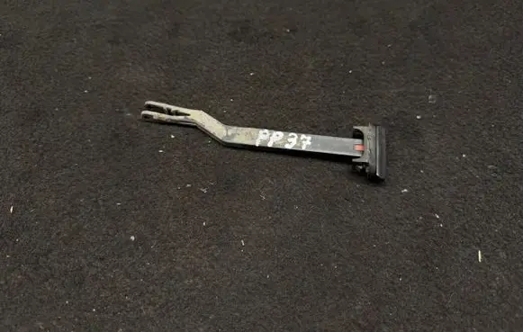 Volkswagen PASSAT B5.5 Engine bonnet (hood) release handle 3B0823593D