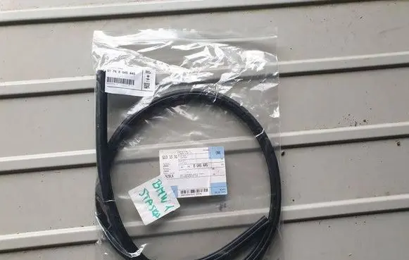BMW 1 E82 E88 Engine compartment rubber 51768045445