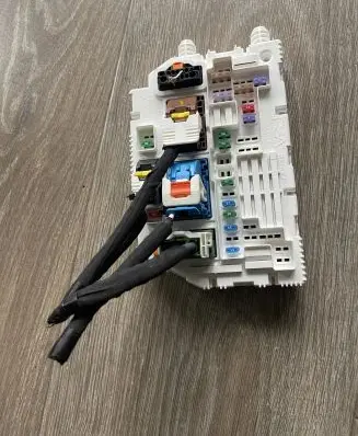 Peugeot 308 Fuse module 9846631480