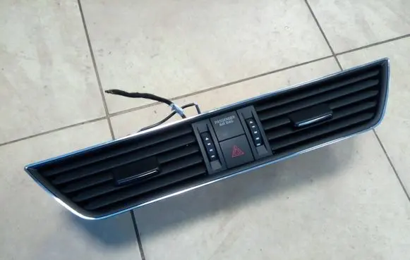 Skoda Superb B8 (3V) Dash center air vent grill 3V0820951C NE69783