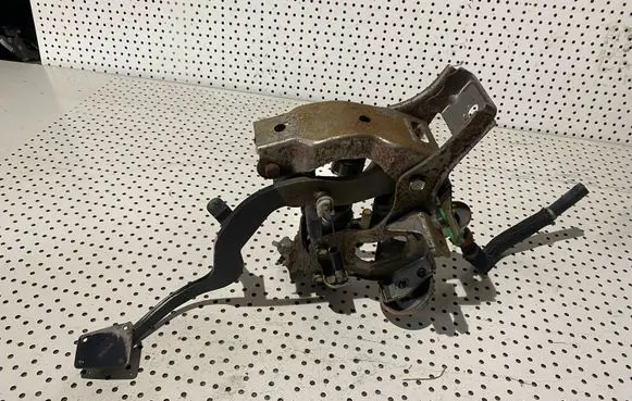 Lexus IS 220D-250-350 Brake pedal
