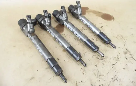 Mercedes-Benz E AMG W210 Fuel injector 0445110012 A6116700587