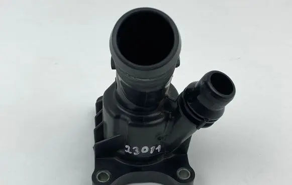 Volvo XC40 Thermostat/thermostat housing 31686046 C90X8 063201904590