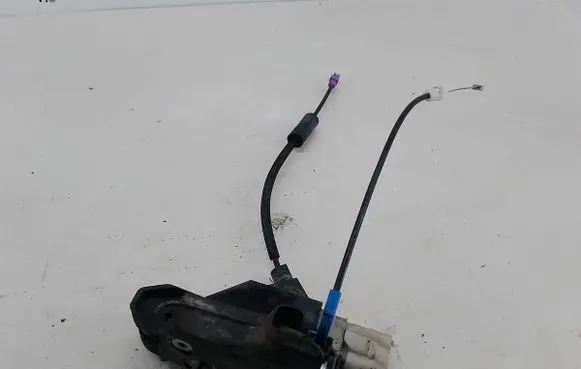 Citroen C6 Front door lock 9686676780
