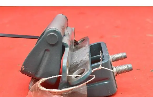 KIA Sportage Tailgate/trunk/boot hinge 