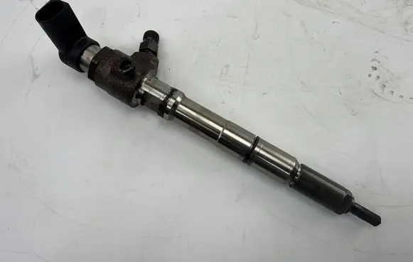 Skoda Octavia Mk2 (1Z) Fuel injector 03L130277B