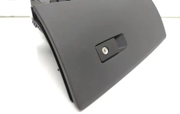 Volvo XC70 Glove box 30676279 39894984 30676281