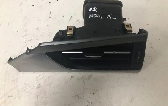 Toyota Avensis T270 Dash center air vent grill 09472005