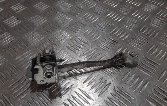Opel Vectra C Front door check strap stopper 09229749
